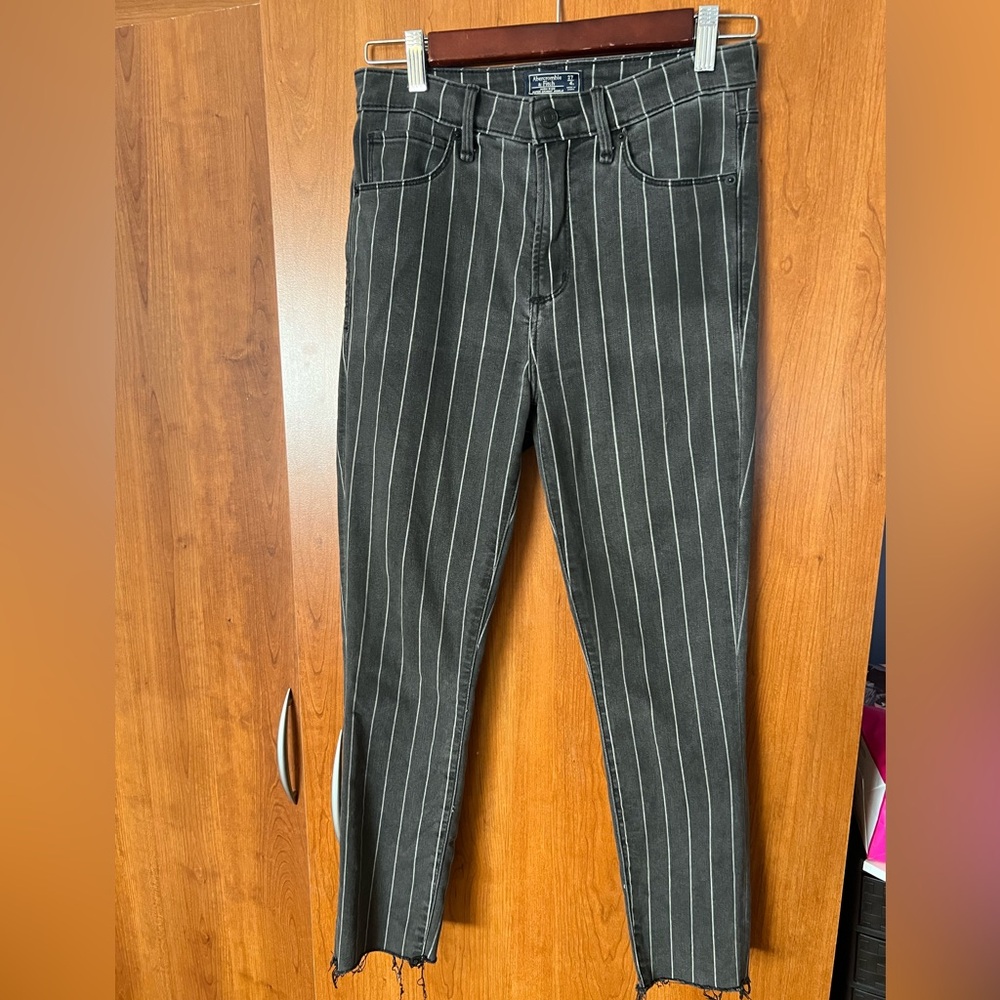 Abercrombie & Fitch High Rise Super Skinny Ankle Jean